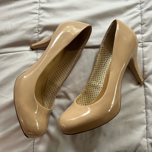 Nude Madden Girl Pumps - Picture 5 of 7